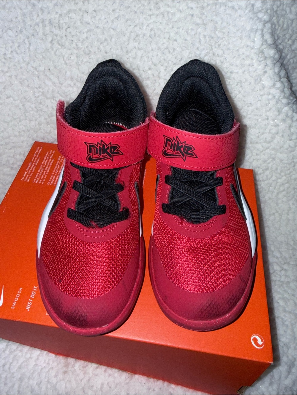 Nike Team Hustle Kids Red and Black Velcro Athletic Sneakers, Size 11C - Picture 3 of 6